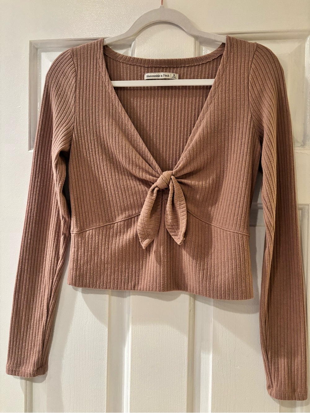 Abercrombie & Fitch Ribbed Knot-Front Long Sleeve Crop Top - Light Brown, Medium
